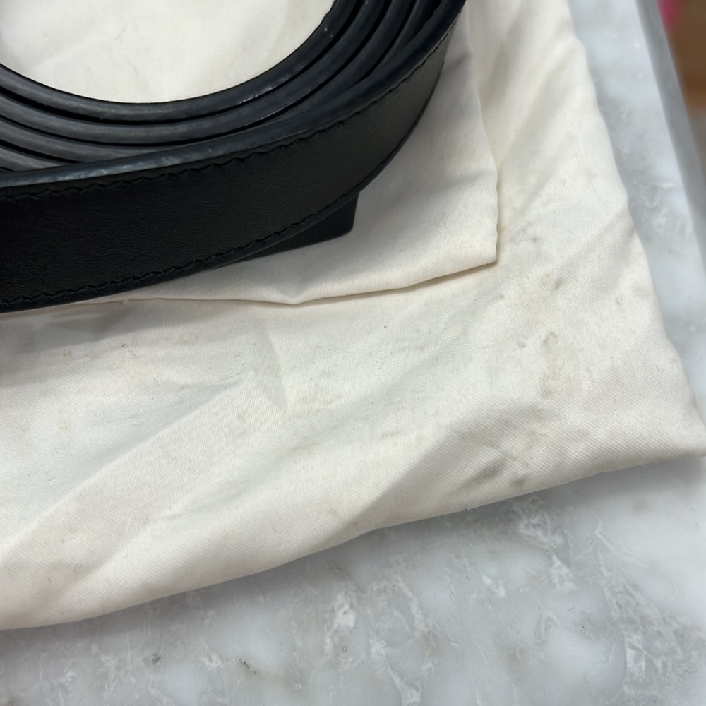 Gucci Black Leather Belt with Gold GG Buckle - Picture 4 of 9